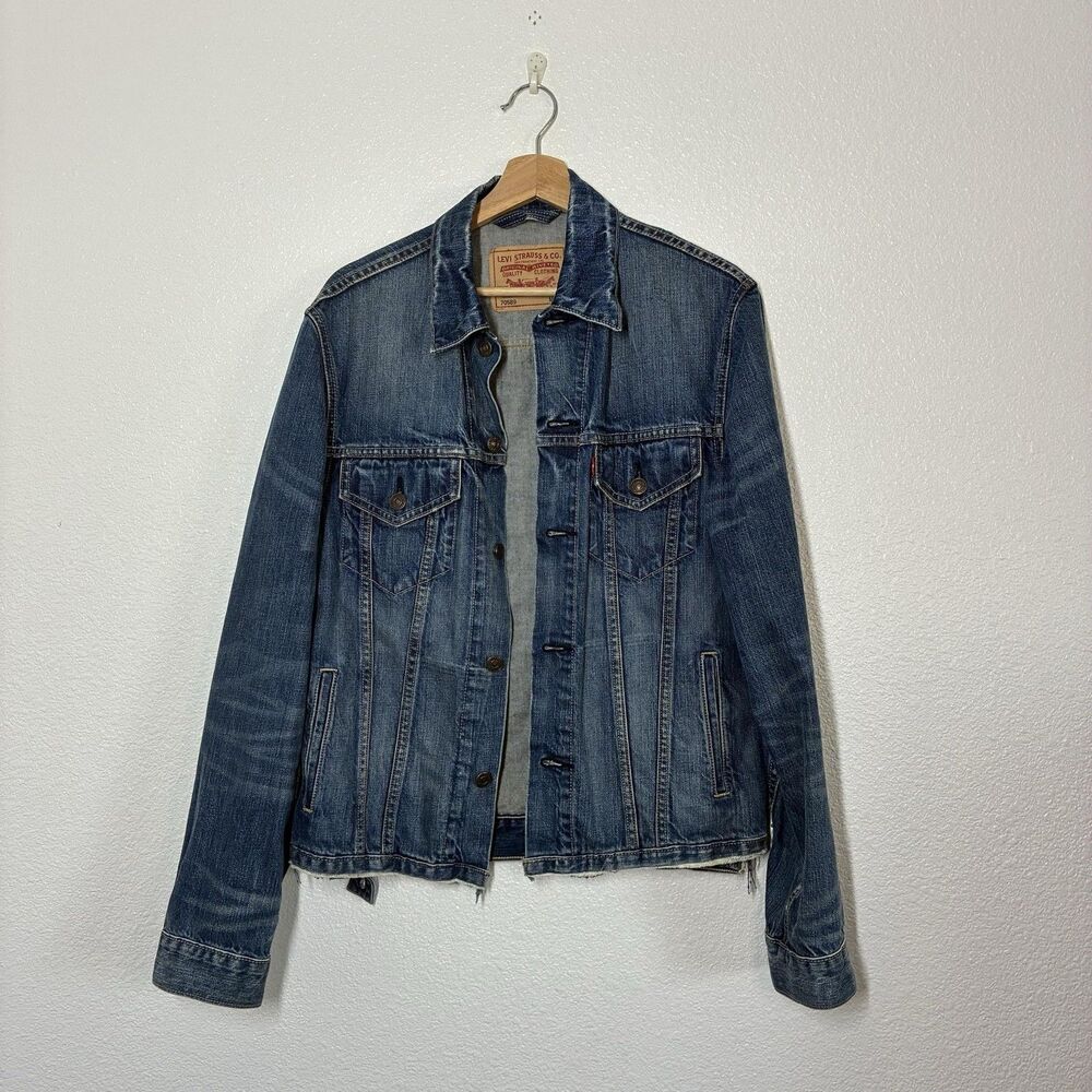 Levi's Jean Jacket Mens Medium Blue Denim Trucker Raw Hem Distressed 70589 - Picture 3 of 16